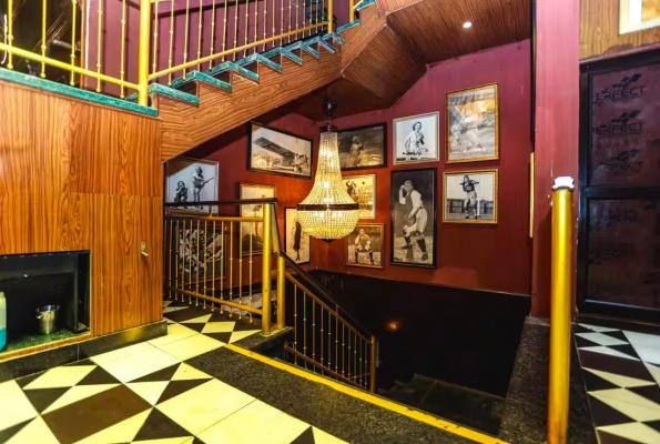 Manhattan Bar & Brewery
